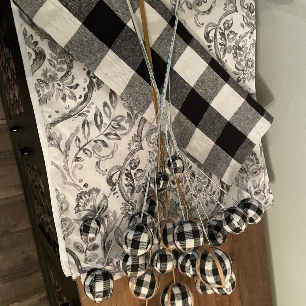 Black & White Buffalo Check Floral Table Runner with Decorative Stems